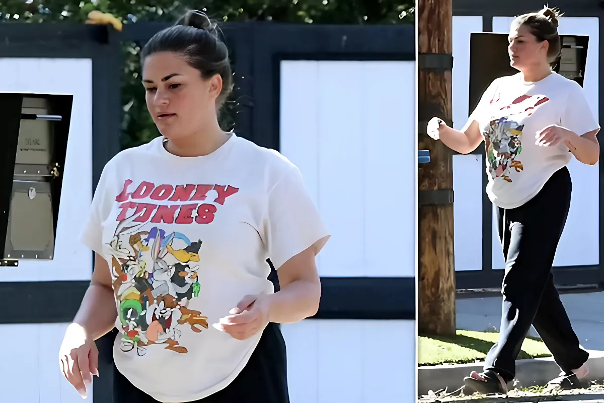 Brittany Cartwright looks cozy in Looney Tunes T-shirt as she takes the trash out after slamming ex Jax Taylor - lulu