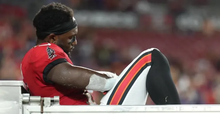 Ravens LB Roquan Smith Won’t Be Fined for Season-Ending Hit on Bucs WR Chris Godwin