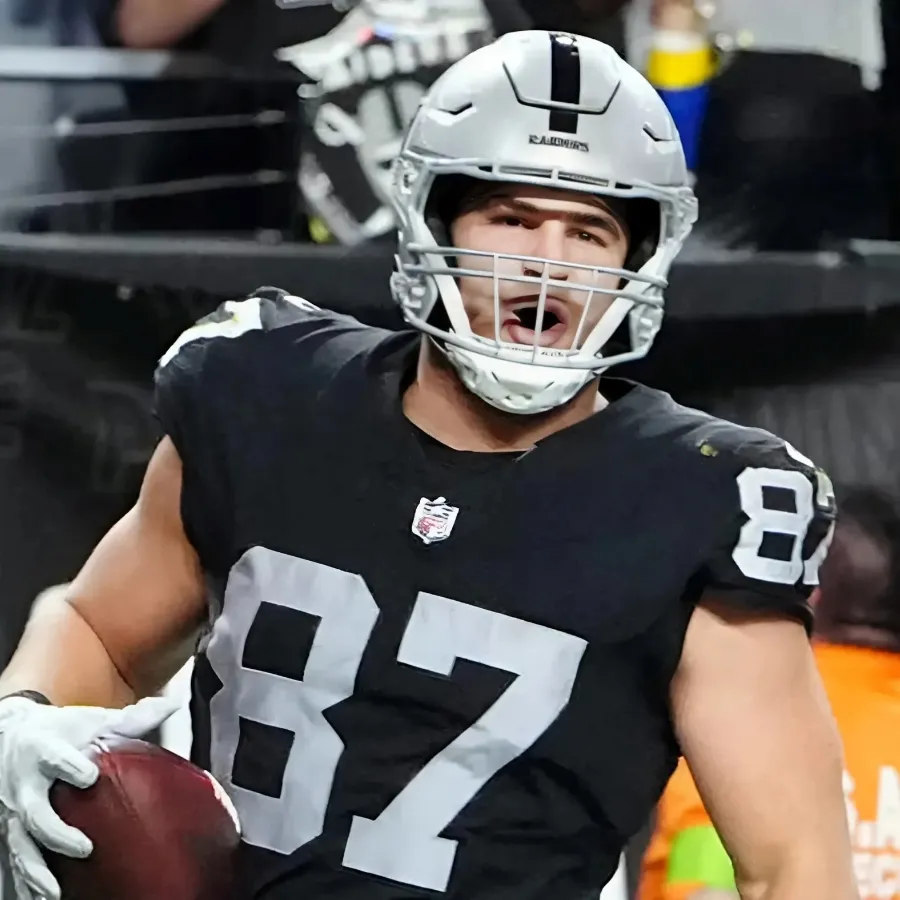 Raiders Make Key Announcement on TE Michael Mayer