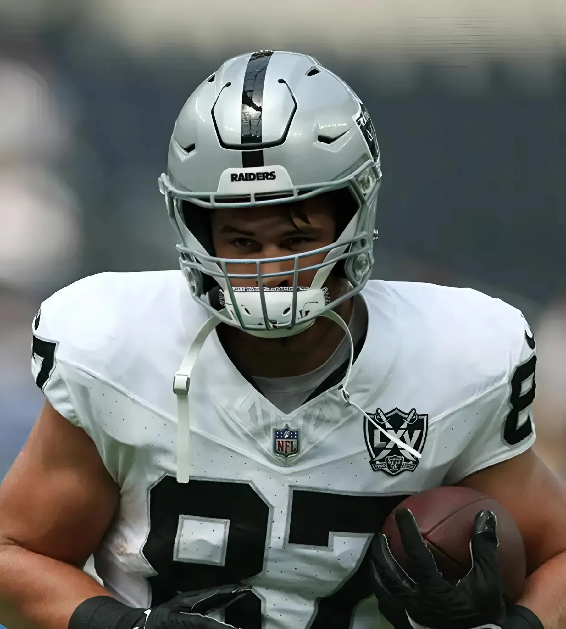 Raiders Make Key Announcement on TE Michael Mayer