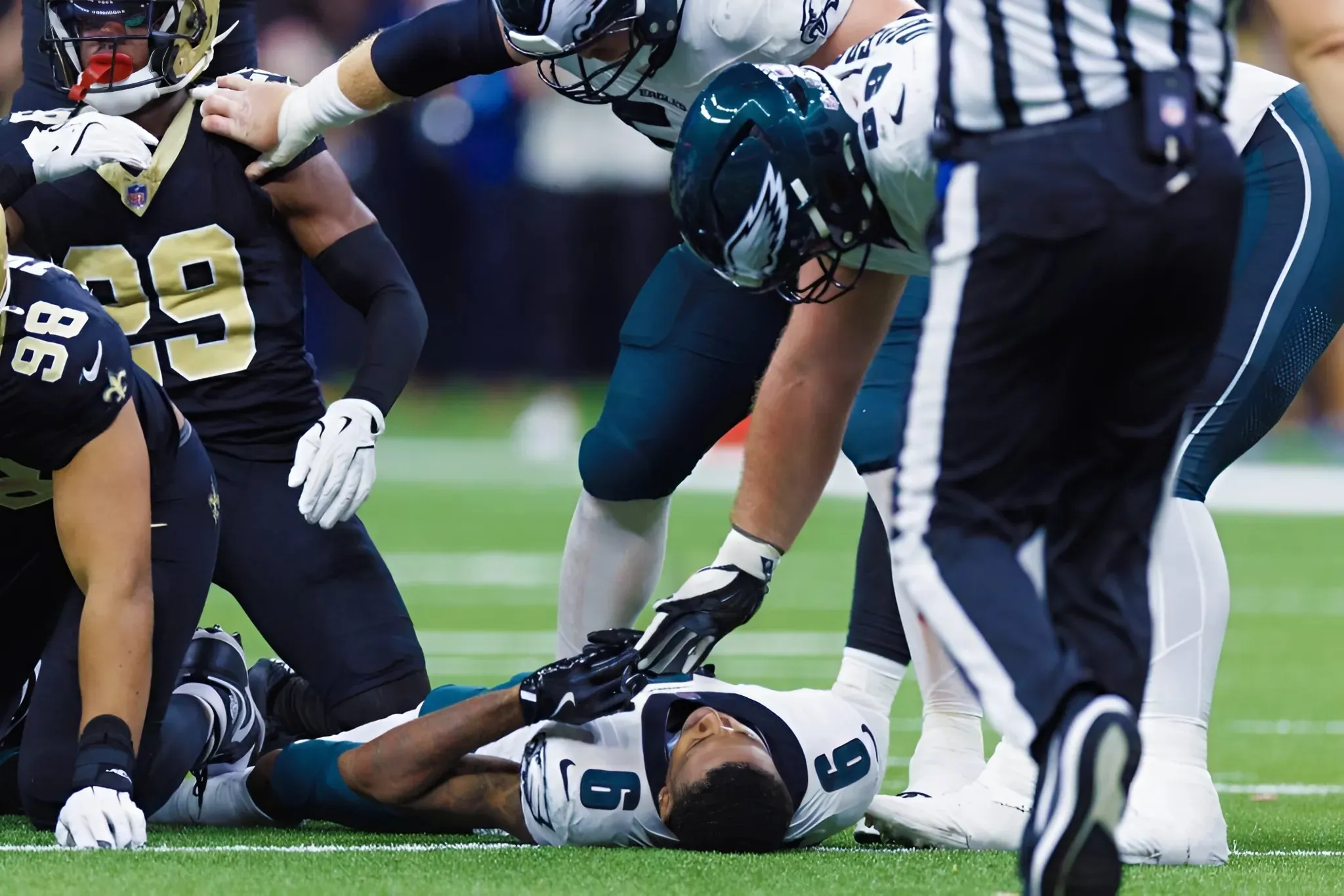 Eagles' DeVonta Smith still battling hamstring injury ahead of Week 11 vs. Commanders