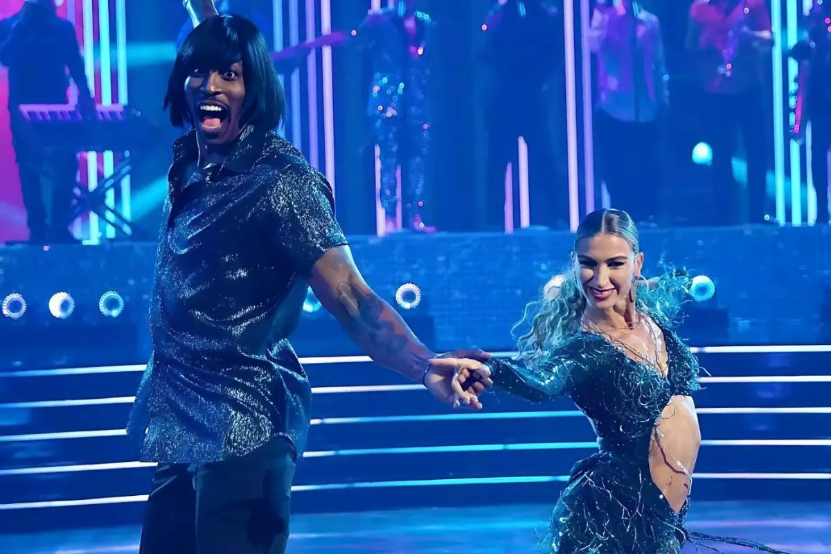 'Dancing with the Stars' Celebrates 500 Episodes With a Tear-Jerking Tribute to Len Goodman tram