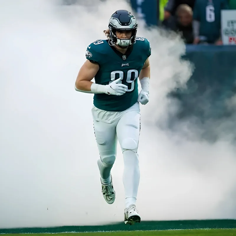 Eagles TE Jack Stoll Predicted to Sign With Browns in 2025