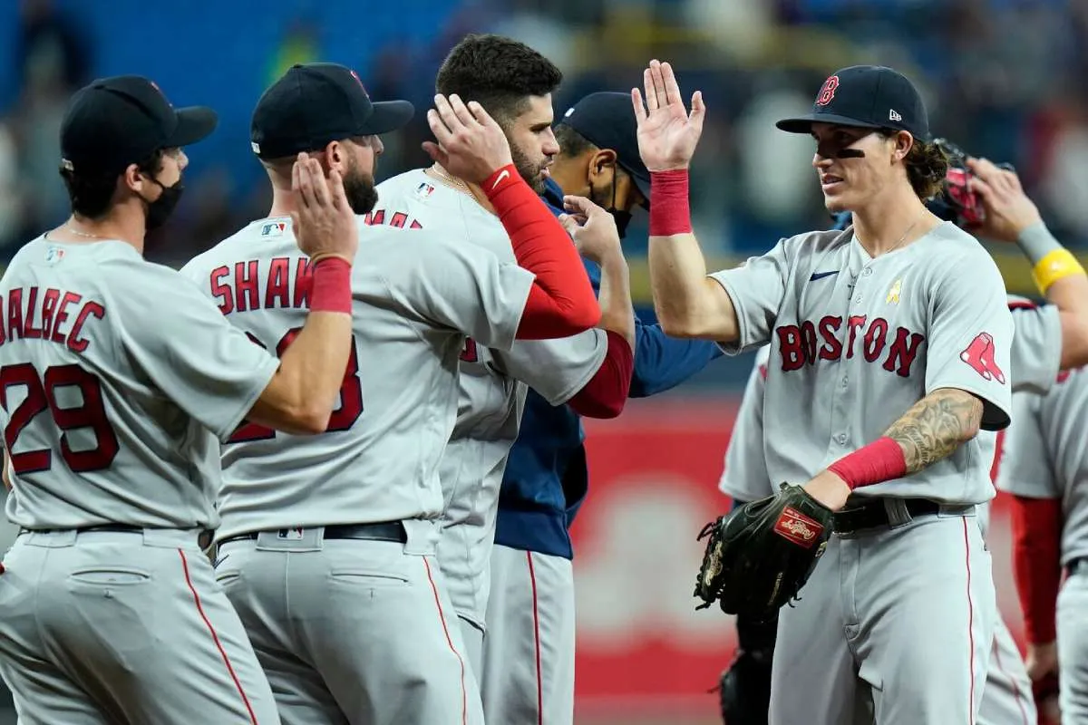 Fіve Tһіngs tһe Red Sox Need To Do To Beсome Postseаson Contenders