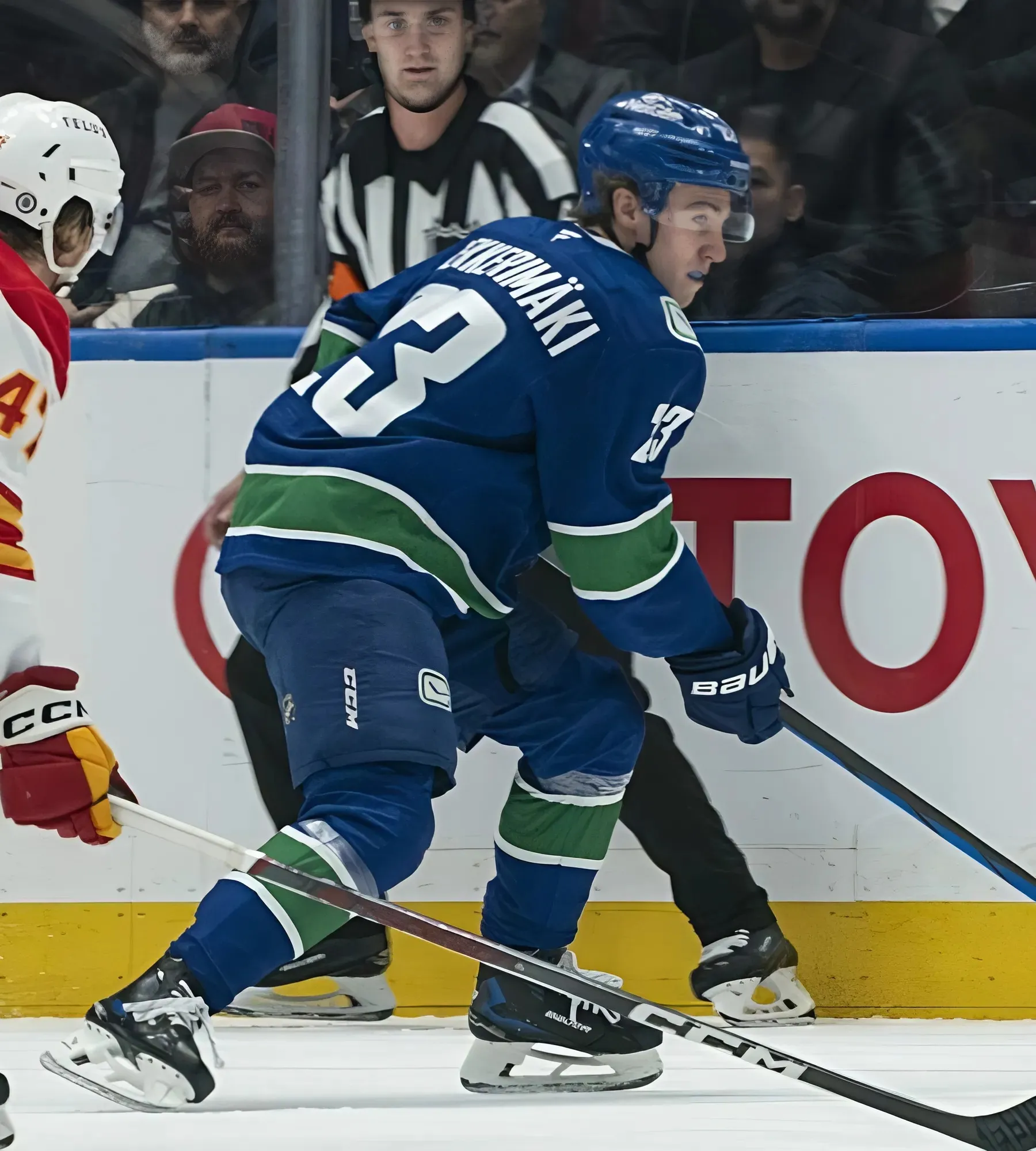 Vancouver Canucks Rookie Jonathan Lekkerimaki Has Already Won Over Rick Tocchet & Teammates After NHL Debut