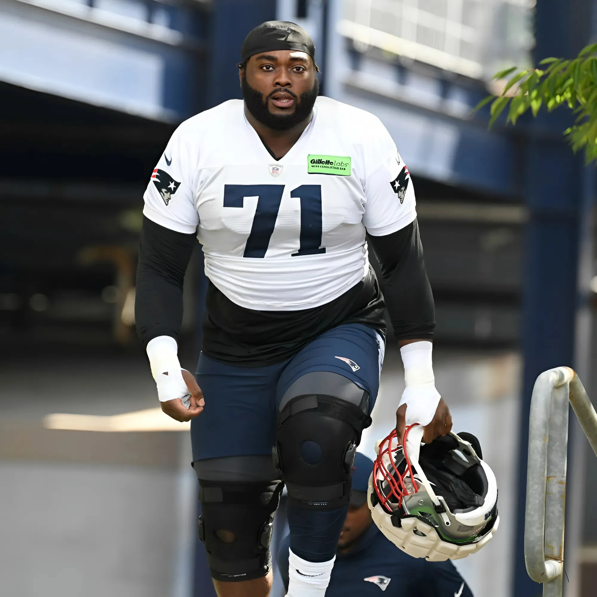 Patriots versatile offensive lineman reveals real reason behind decision that generated buzz