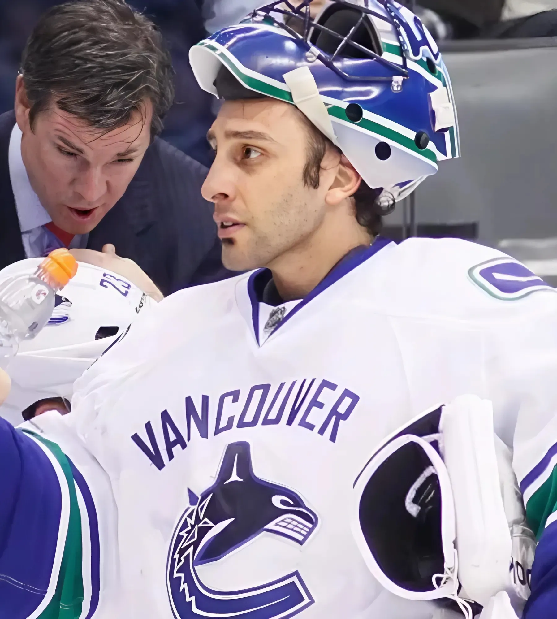 Roberto Luongo reveals he was offer sheeted by the Red Wings in 2006 following trade to Canucks