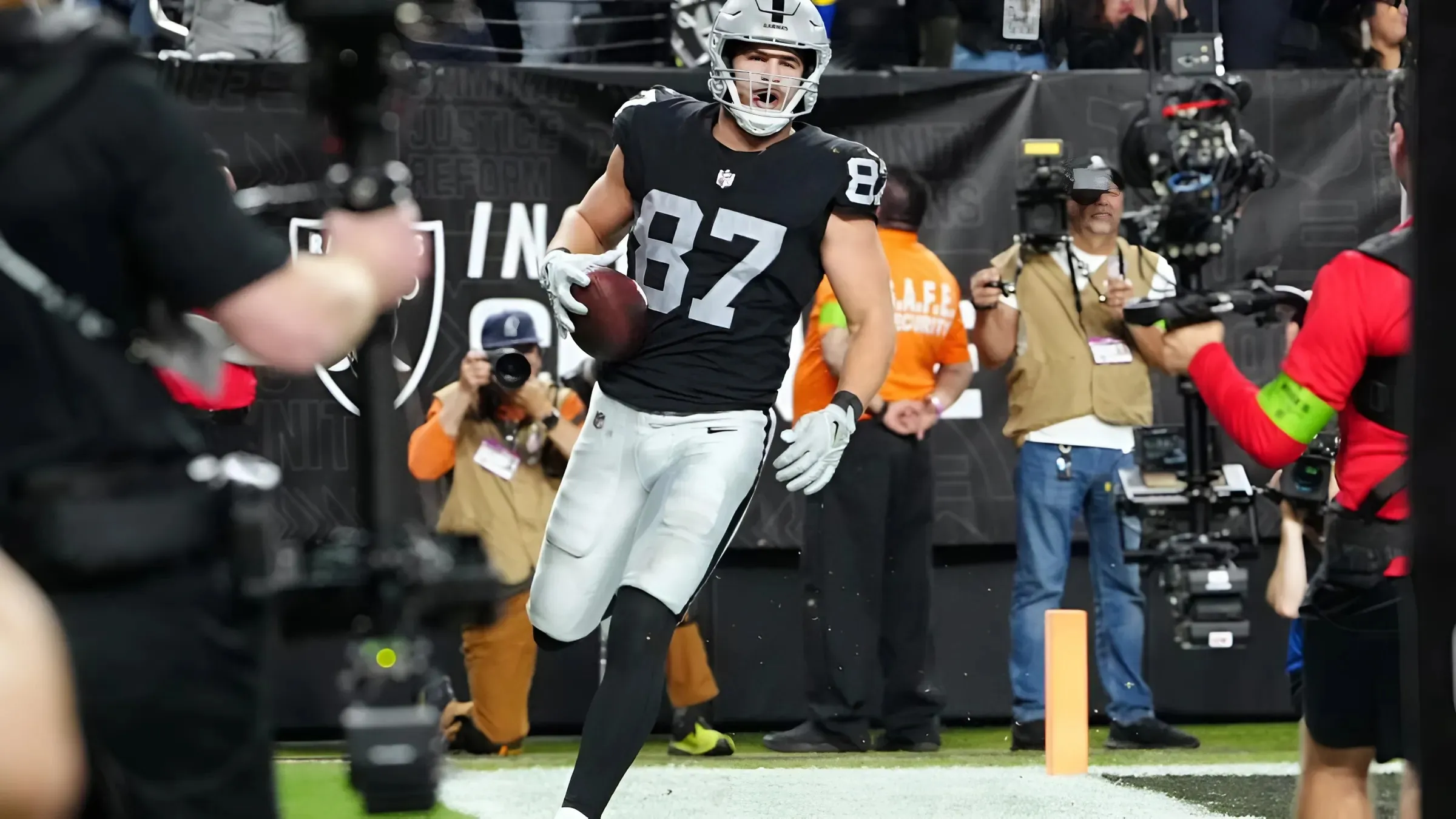 Michael Mayer questionable, Nate Hobbs out for Raiders-Dolphins