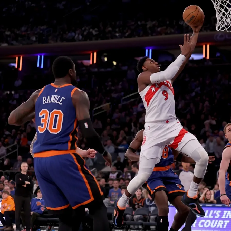 Anne Hathaway On OG Anunoby Nearly Crashing Into Her At Knicks Game: "Bucket-List Moment"