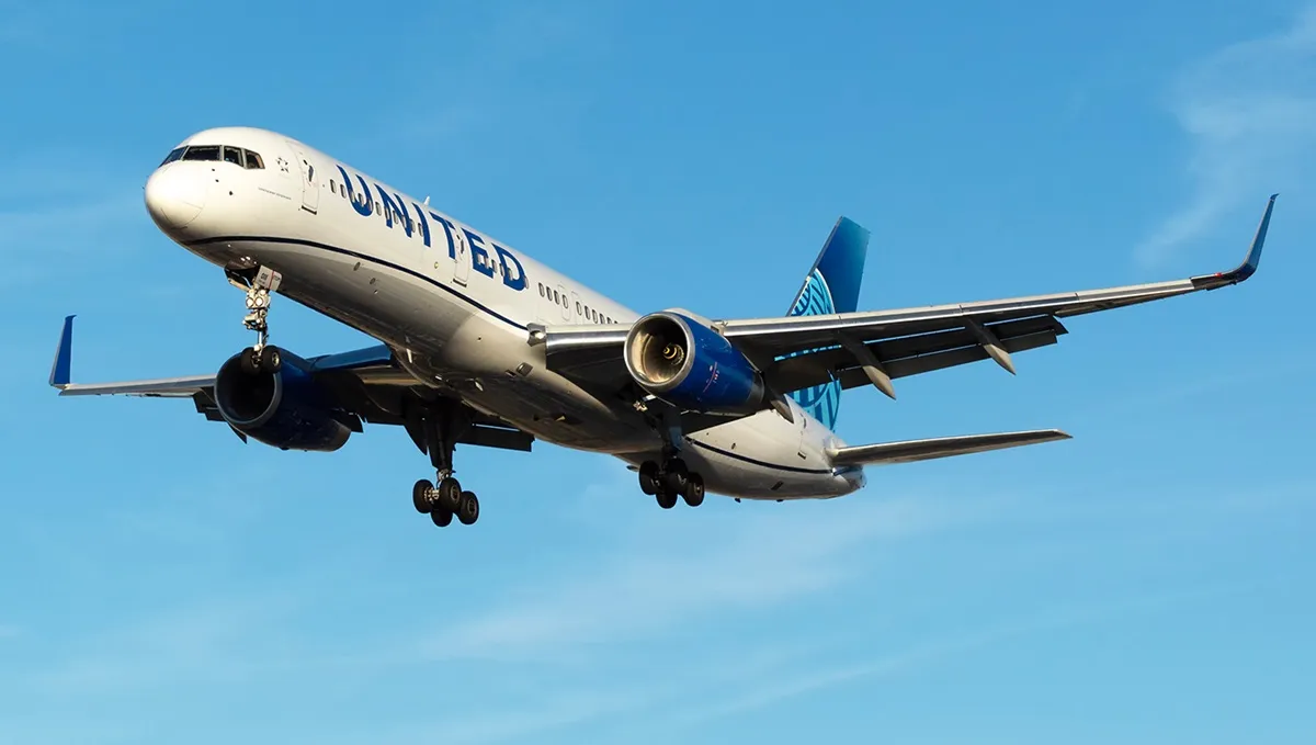 United Airlines is now teaching passengers how to use overhead bins