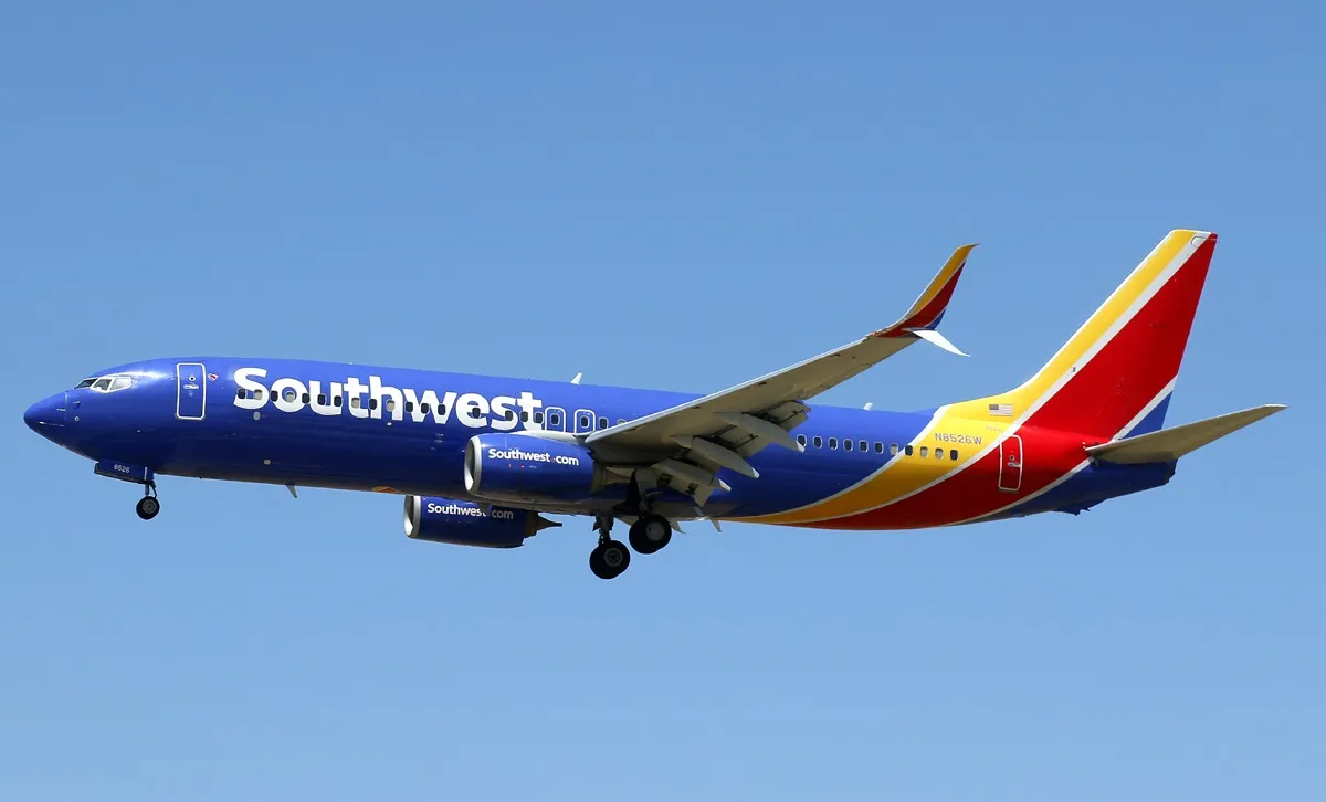 Southwest Airlines B737-800 diverts to Sacramento with wing flap problem