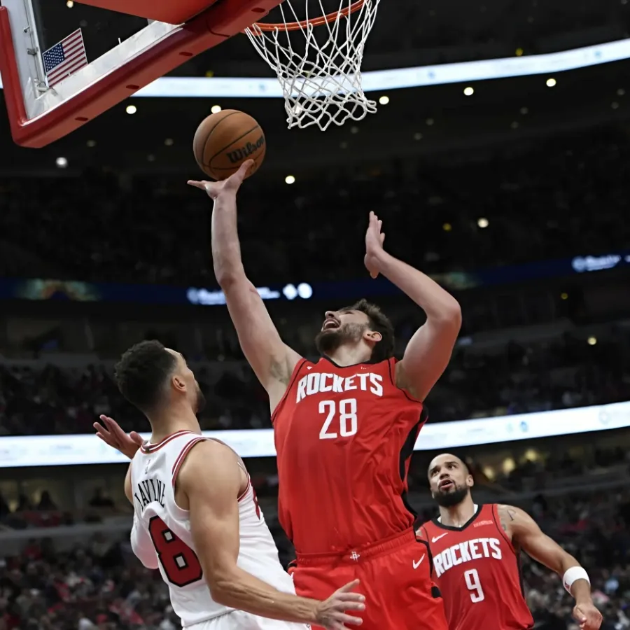 Bulls show little resistance defensively in blowout loss to Rockets