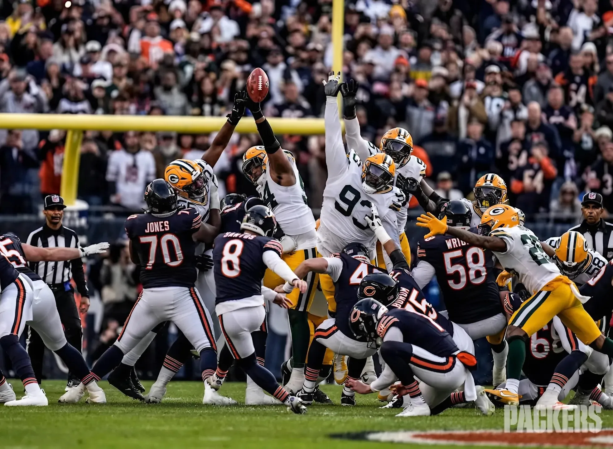 Bears lose to Packers on blocked field goal, 20-19