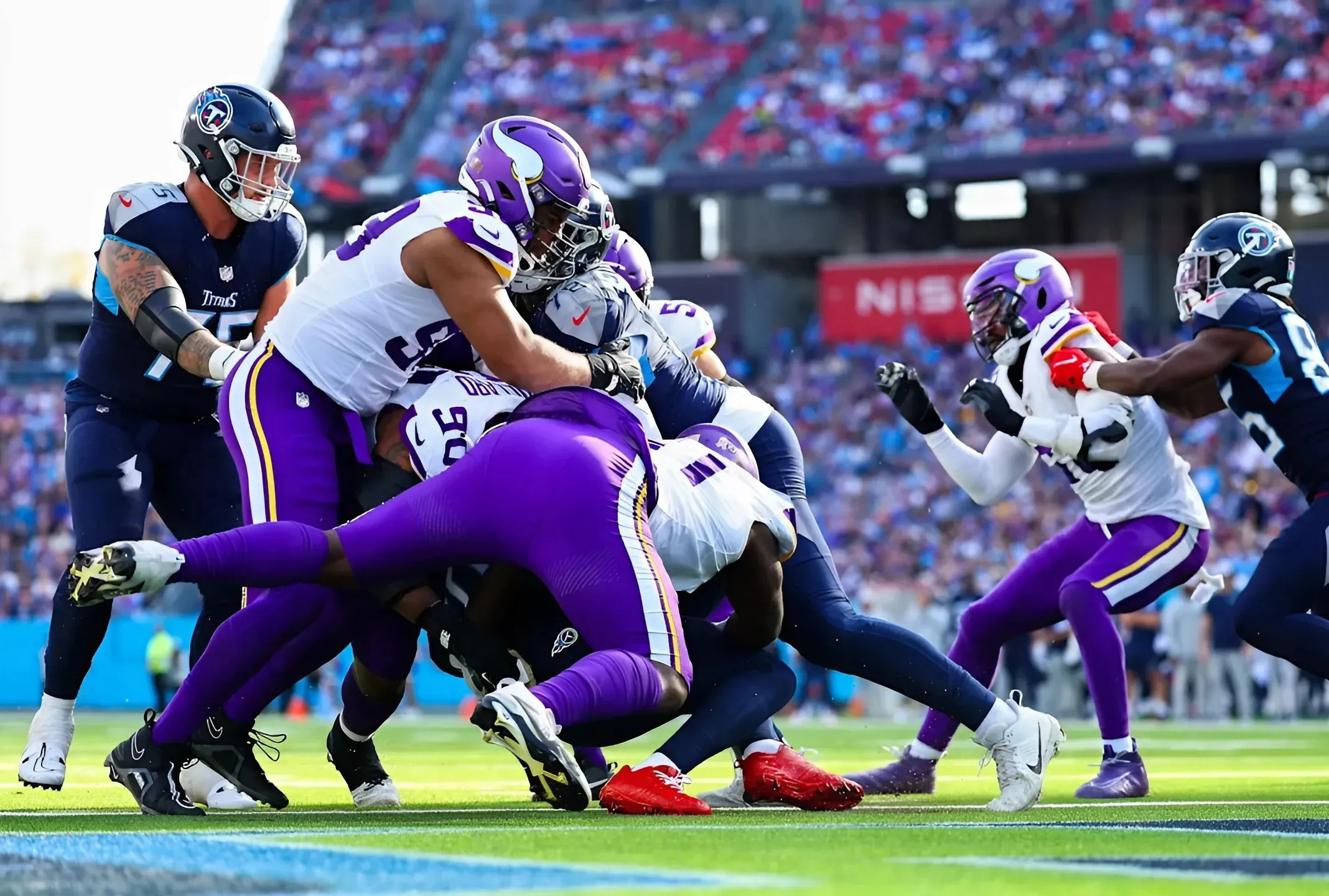 Vikings hold off Titans to win 3rd straight, 23-13