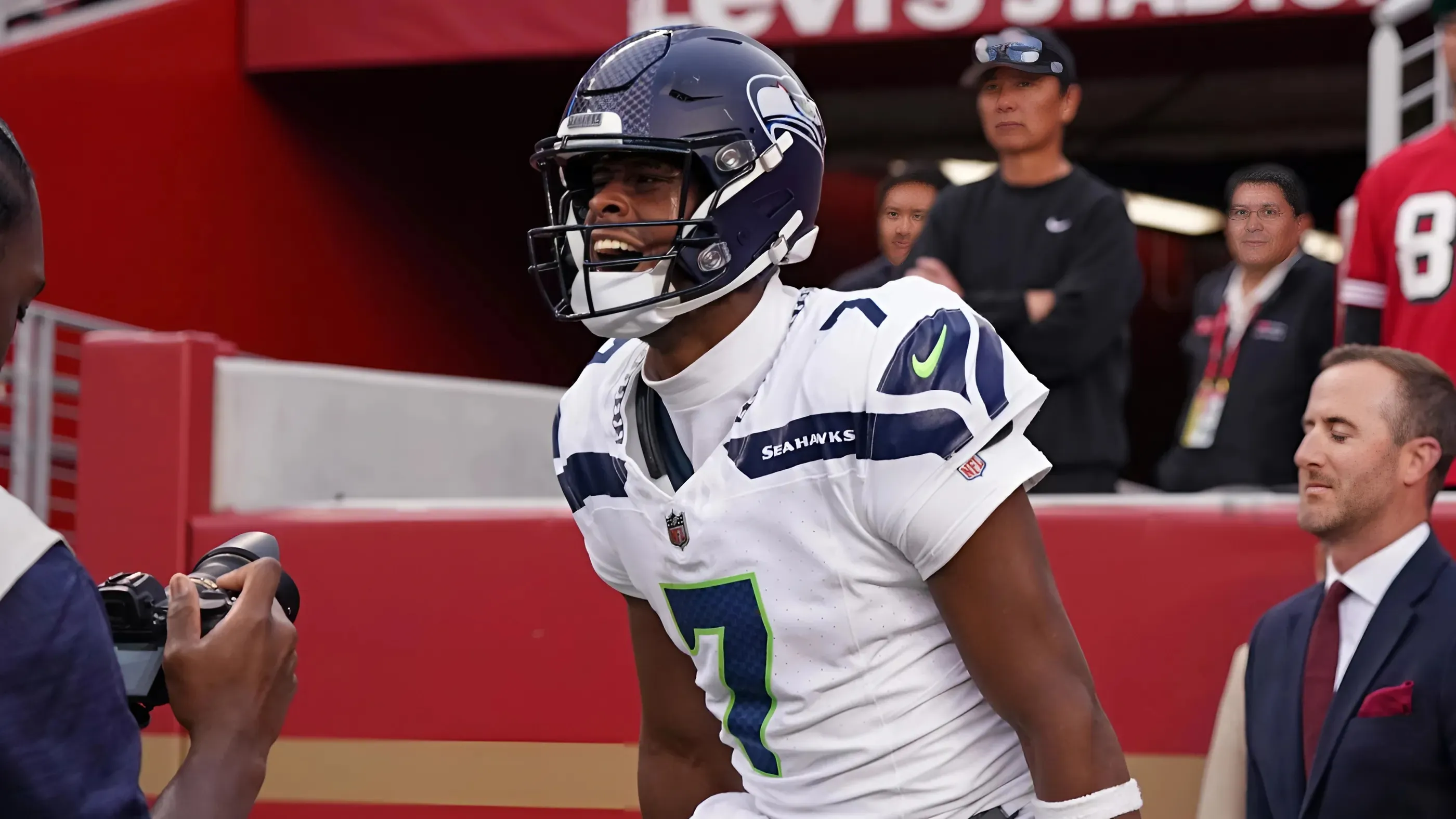 Geno Smith, Seahawks Alive and Well in NFC West Race After 20-17 Win vs. 49ers