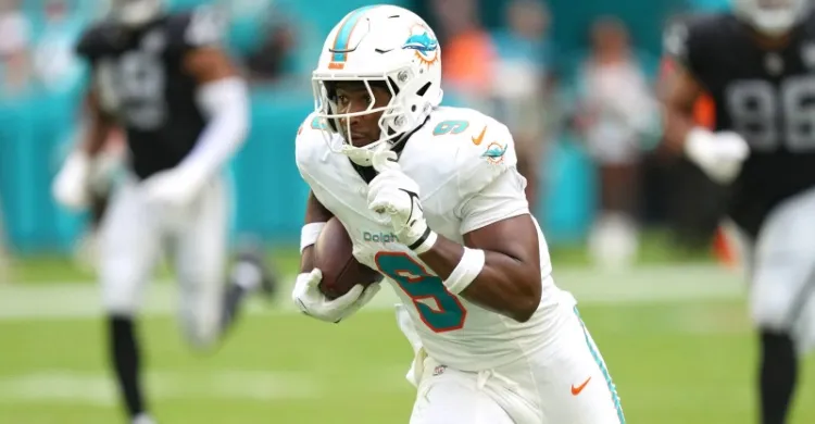 Jonnu Smith enters rare Miami air in Dolphins 34-19 win over Raiders