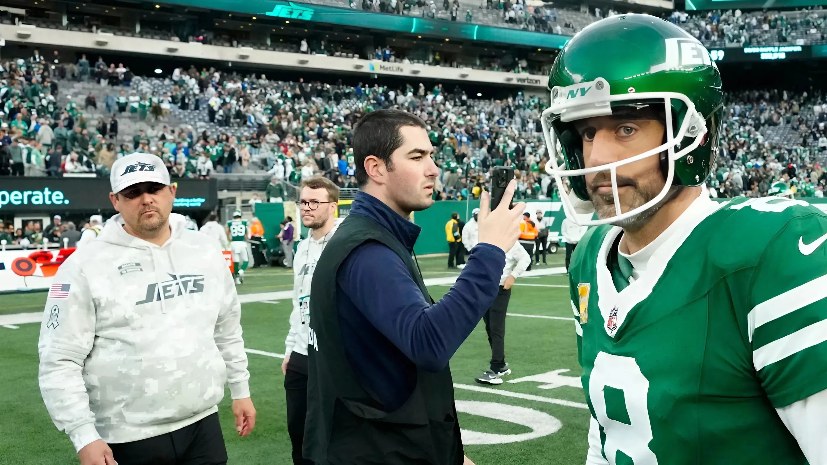 ‘Phony’ Aaron Rodgers Ripped on 'The Bill Simmons Podcast’ After Latest Jets’ Loss