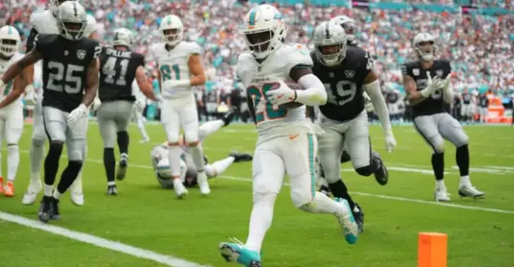 De'Von Achane among NFL's best pass-catching running backs and on pace for Dolphins record