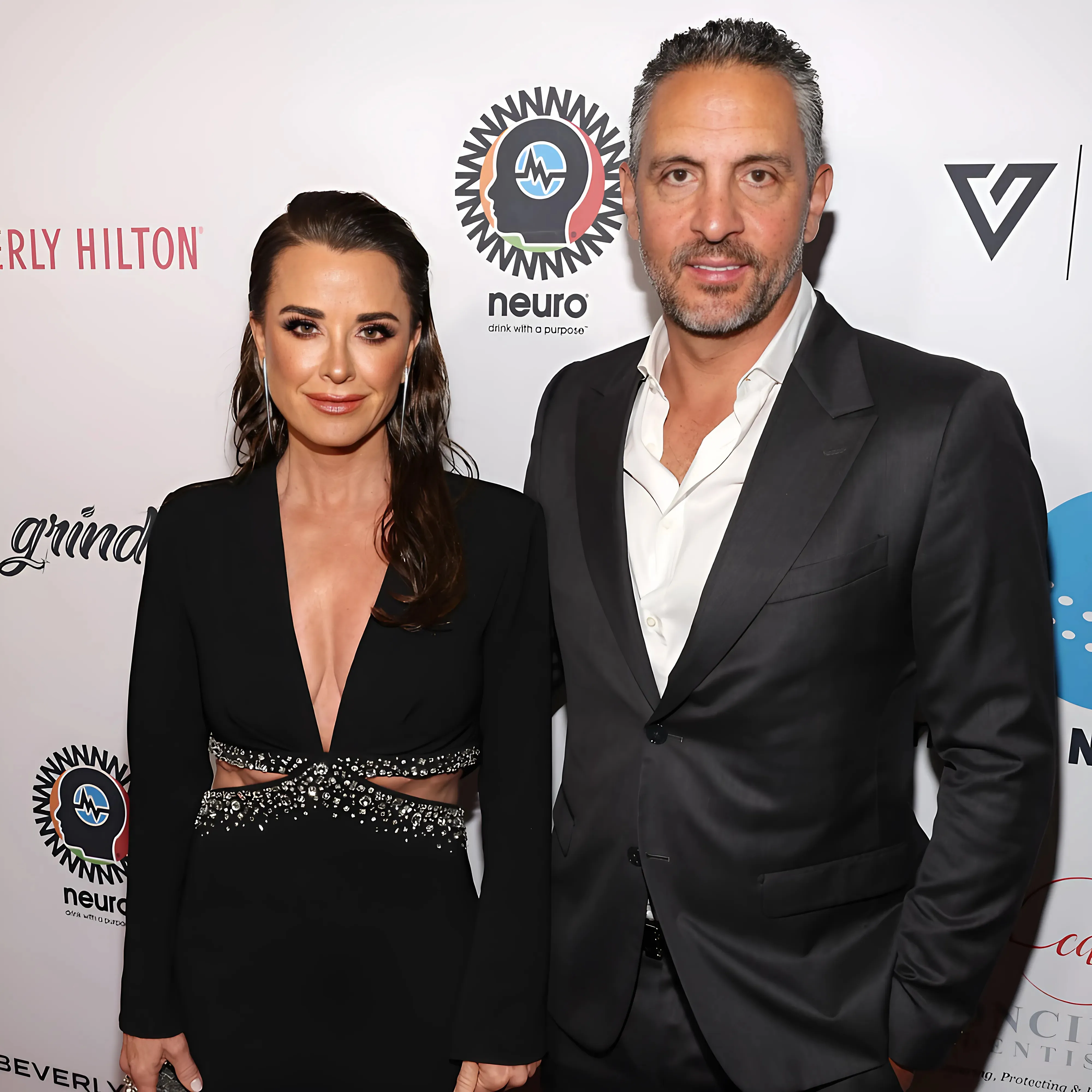 "Kyle Richards and Mauricio Umansky: Post-breakup, still clinging to the spotlight with vague statements about the future, sparking public uproar and suspicions of sensationalist tactics - suong