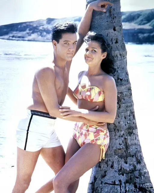 5. Blue Hawaii bloopers: The funny Elvis moments you didn’t catch