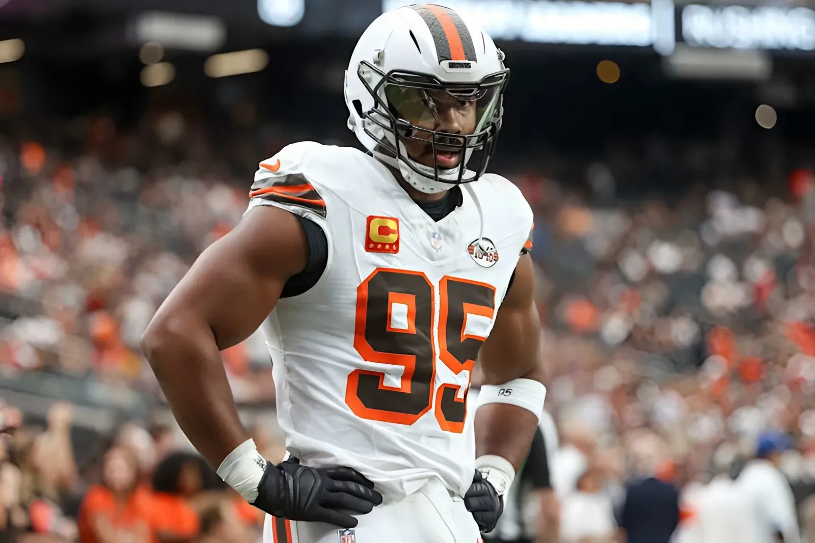 Browns' Myles Garrett misses practice with hip injury