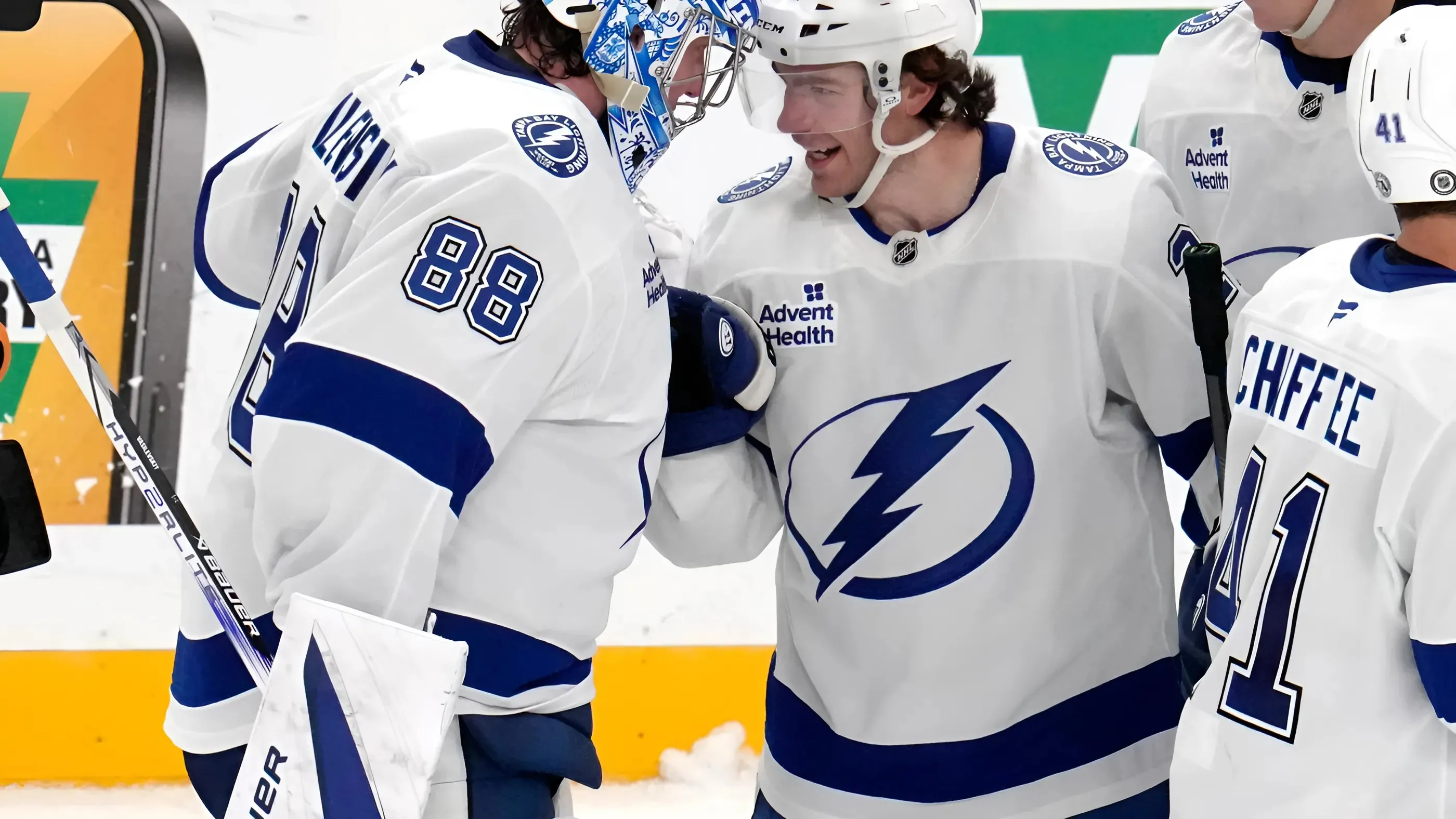 Brayden Point's OT winner helps Lightning rally past Penguins, 3-2