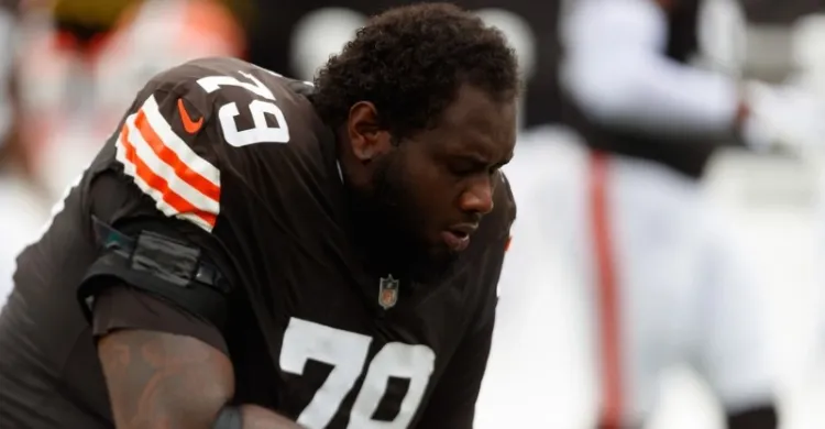 Browns place OT Dawand Jones on IR, sign Geron Christian