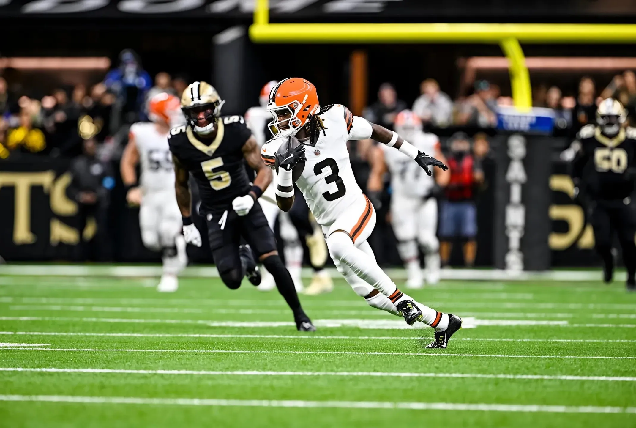 Browns Release Huge Injury Report for Clash With Steelers on 'TNF'