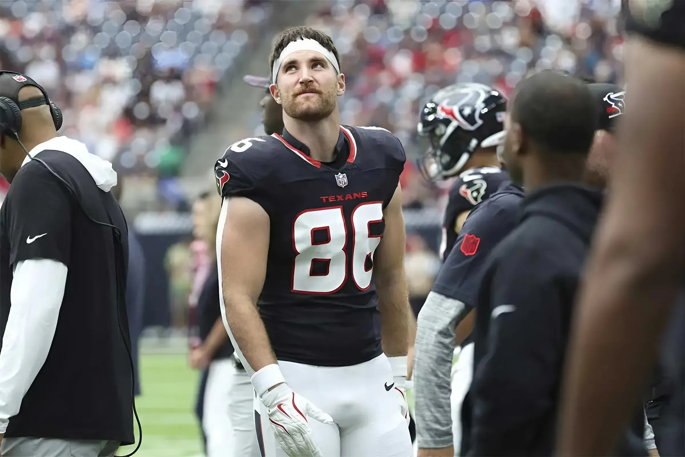 Texans' Dalton Schultz trolls DeMarvion Overshown, Cowboys with morning beverage