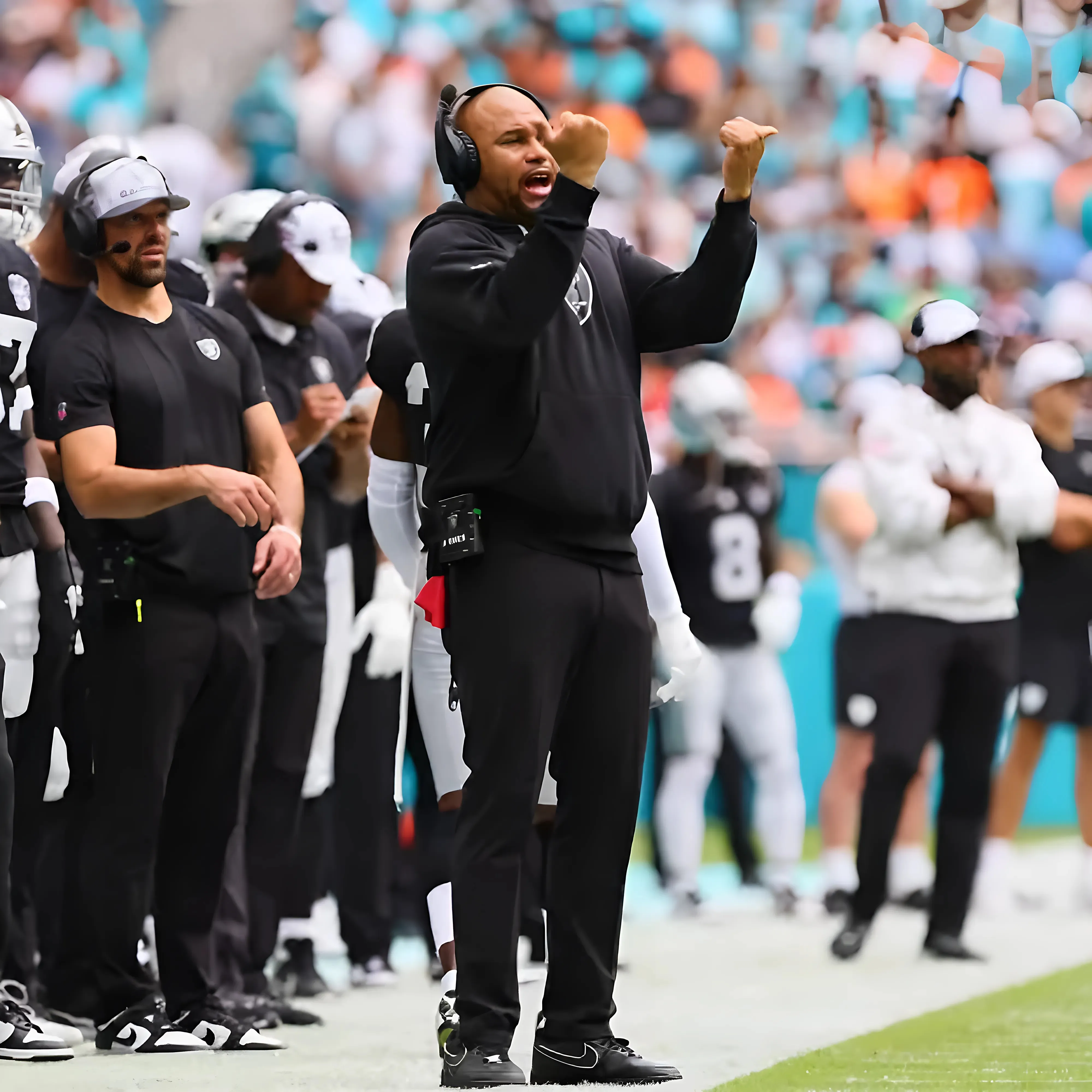 Antonio Pierce Takes the Job, Igniting a Wave of Doubts About the Raiders’ Future - suong