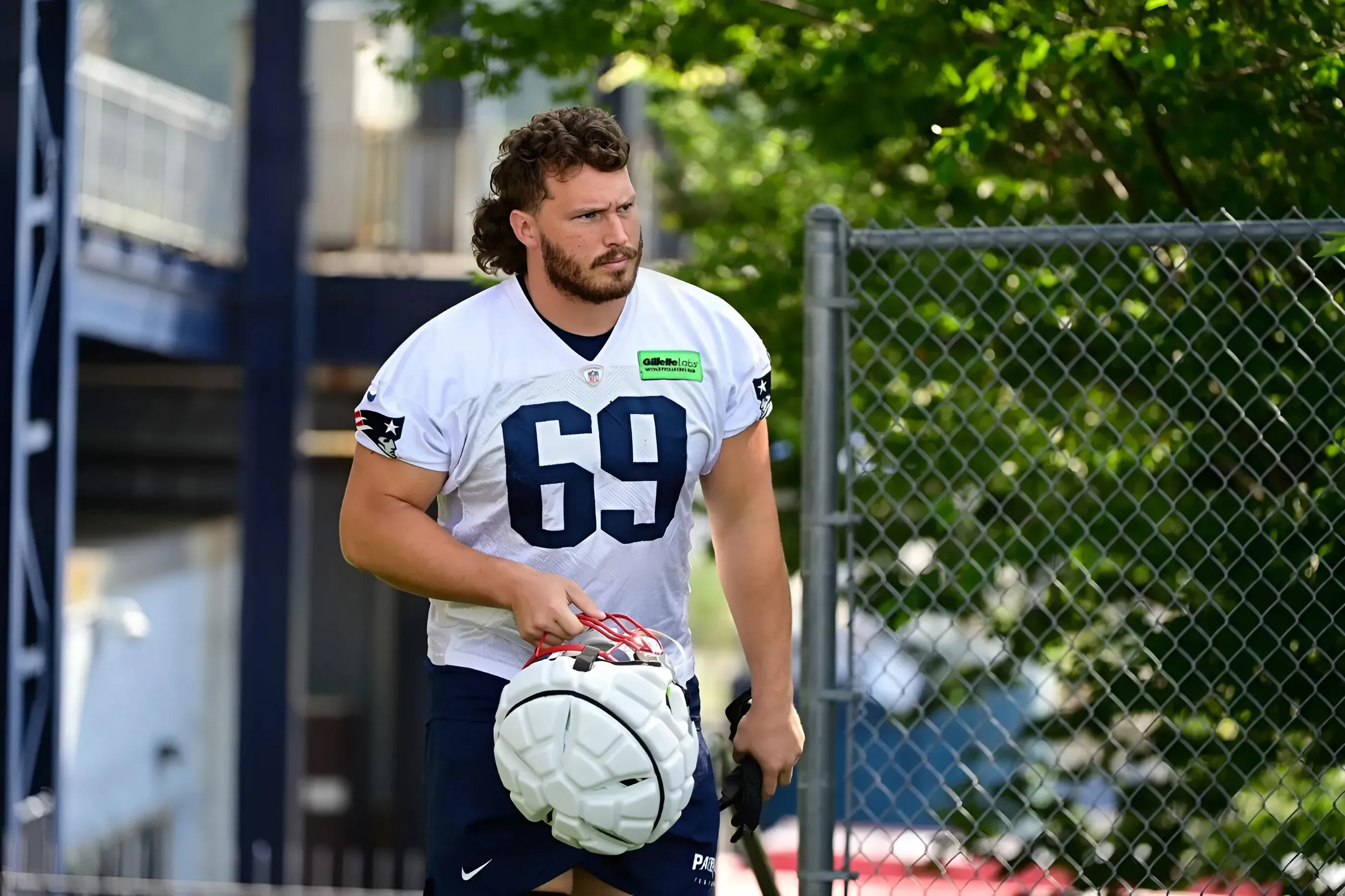 Key Patriots offensive lineman take big step towards making season debut