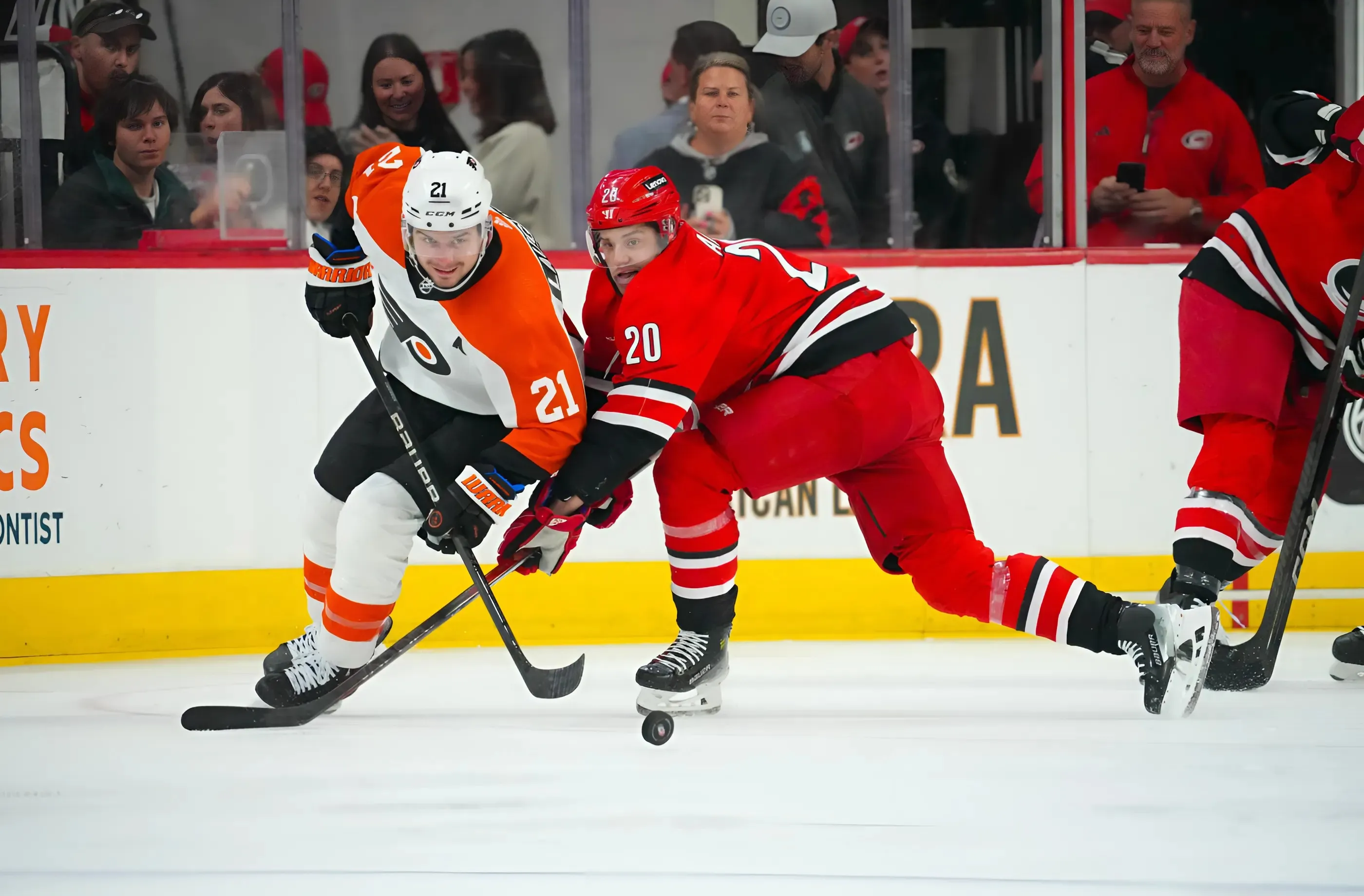 Flyers dominated by Hurricanes in 3rd period of 4-1 loss