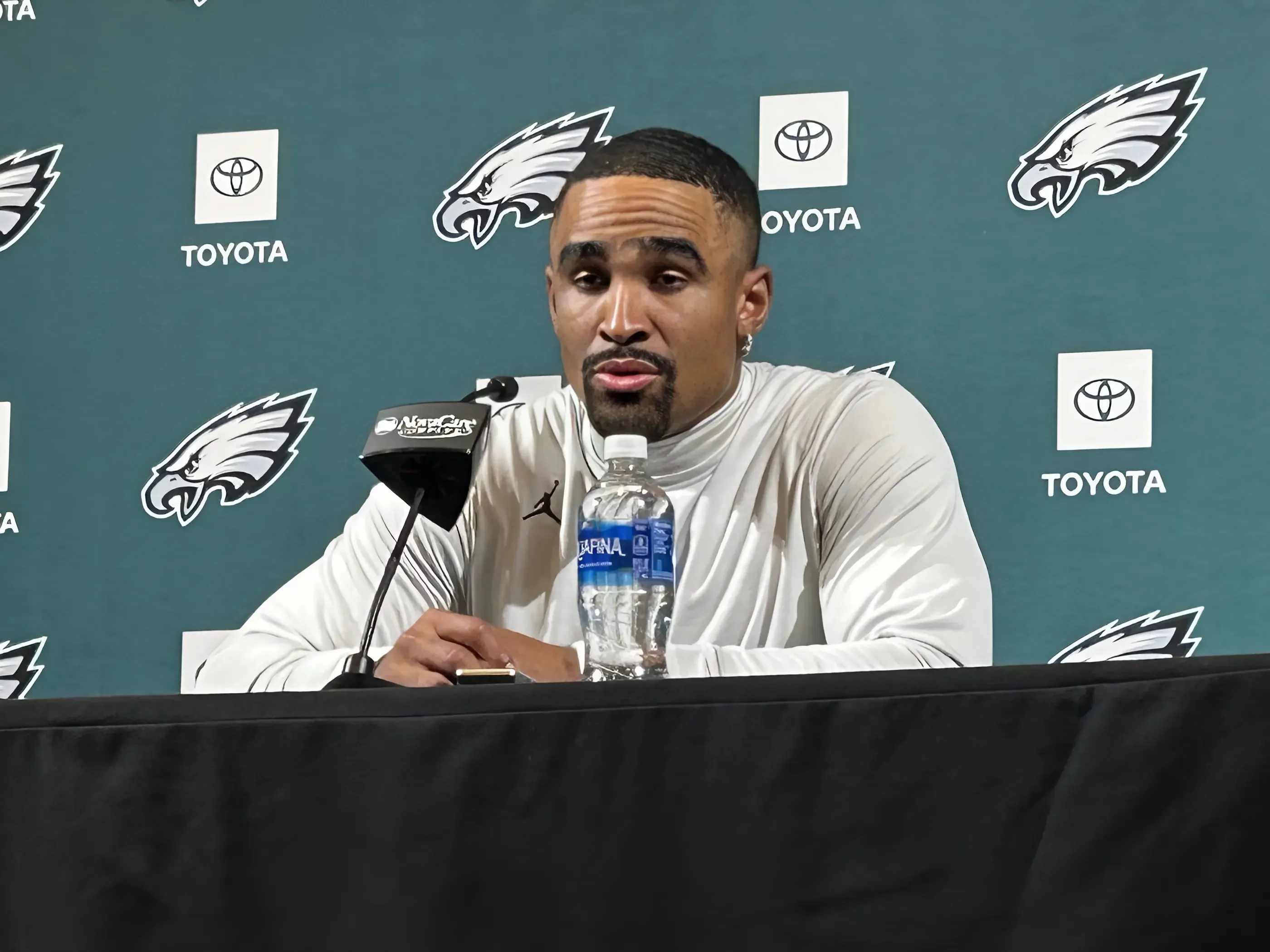 Eagles QB Jalen Hurts drops another hint about his mysterious injury