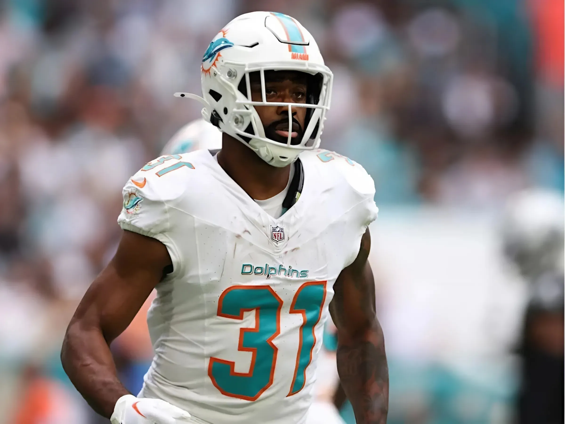 Dolphins' Mike McDaniel sends a blunt message to Raheem Mostert after benching