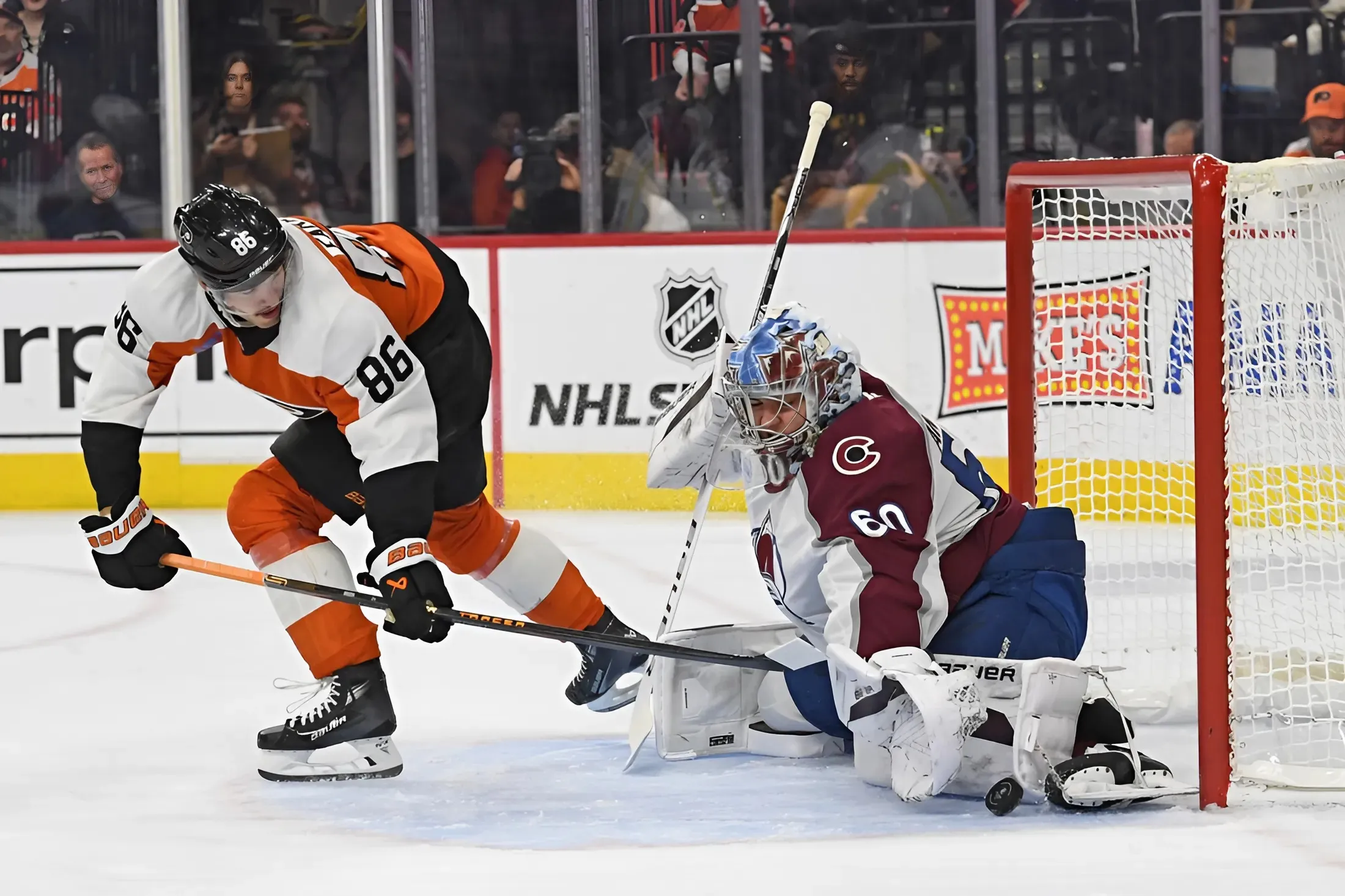 Hurricanes net 3 goals in the third period to beat Flyers and maintain their hot streak