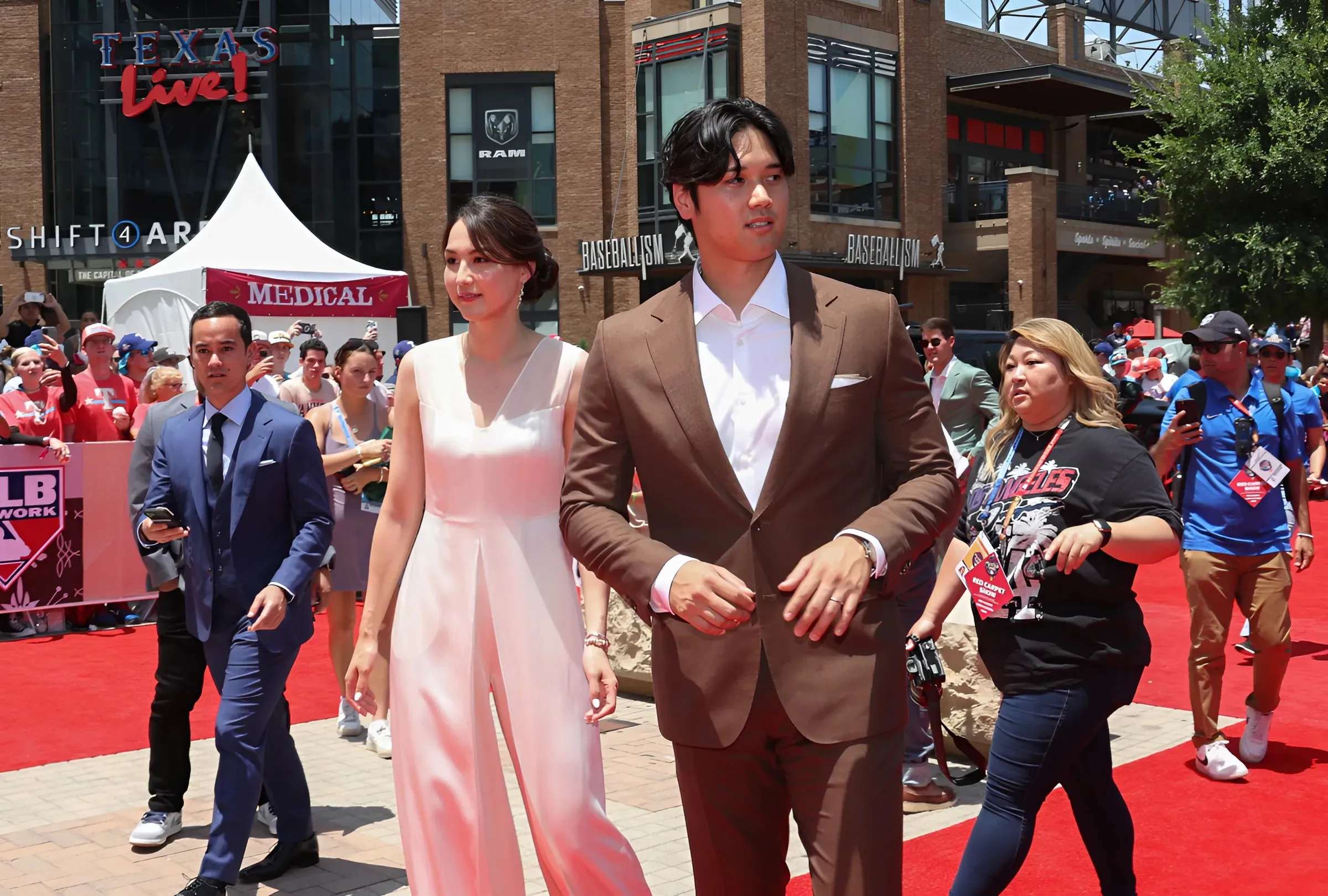 Fans Notice Shohei Ohtani, Wife Mamiko Tanaka’s Unexpected Gesture After NL MVP Win