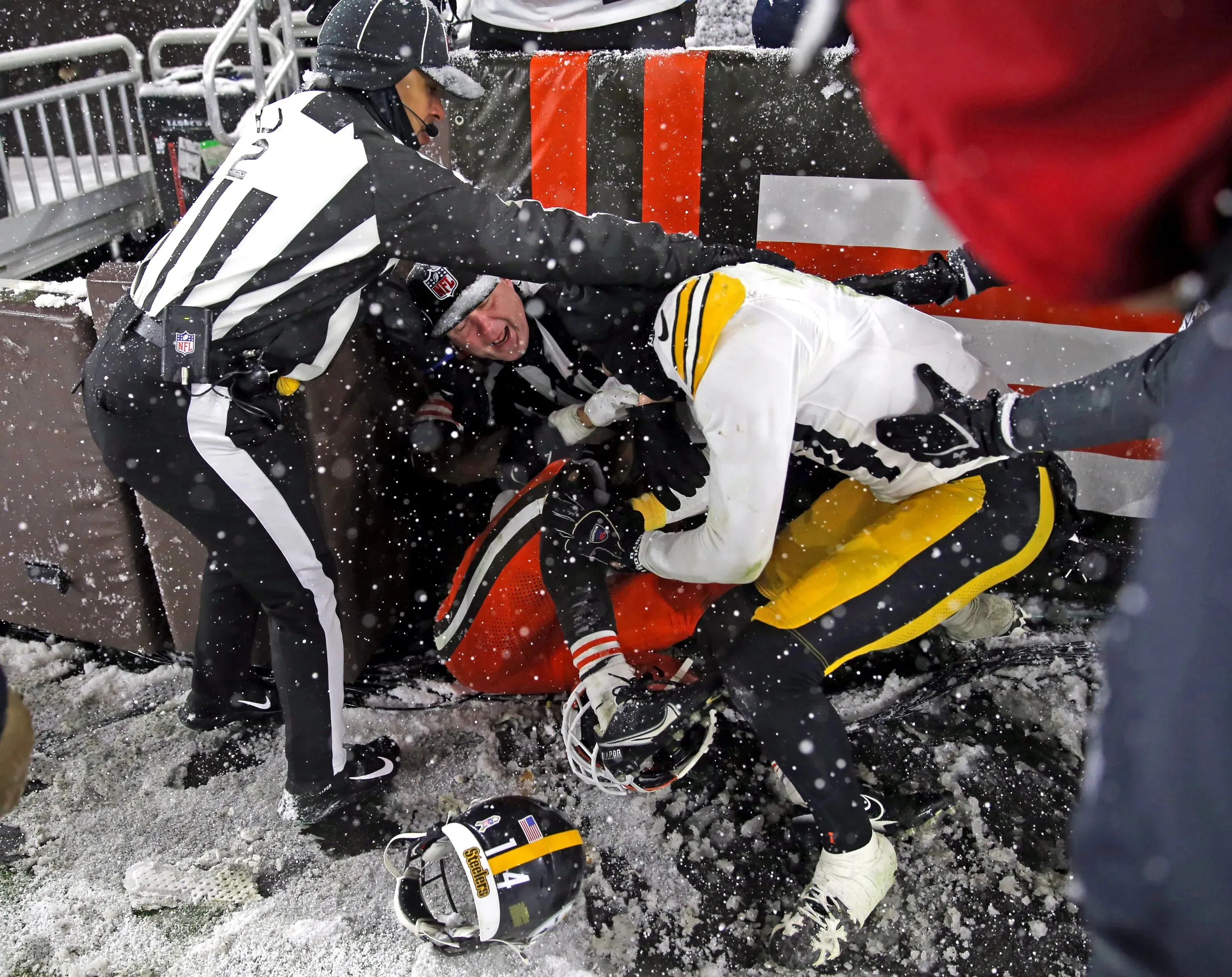 Browns CB Takes 3-Word Shot at Steelers WR George Pickens After TNF