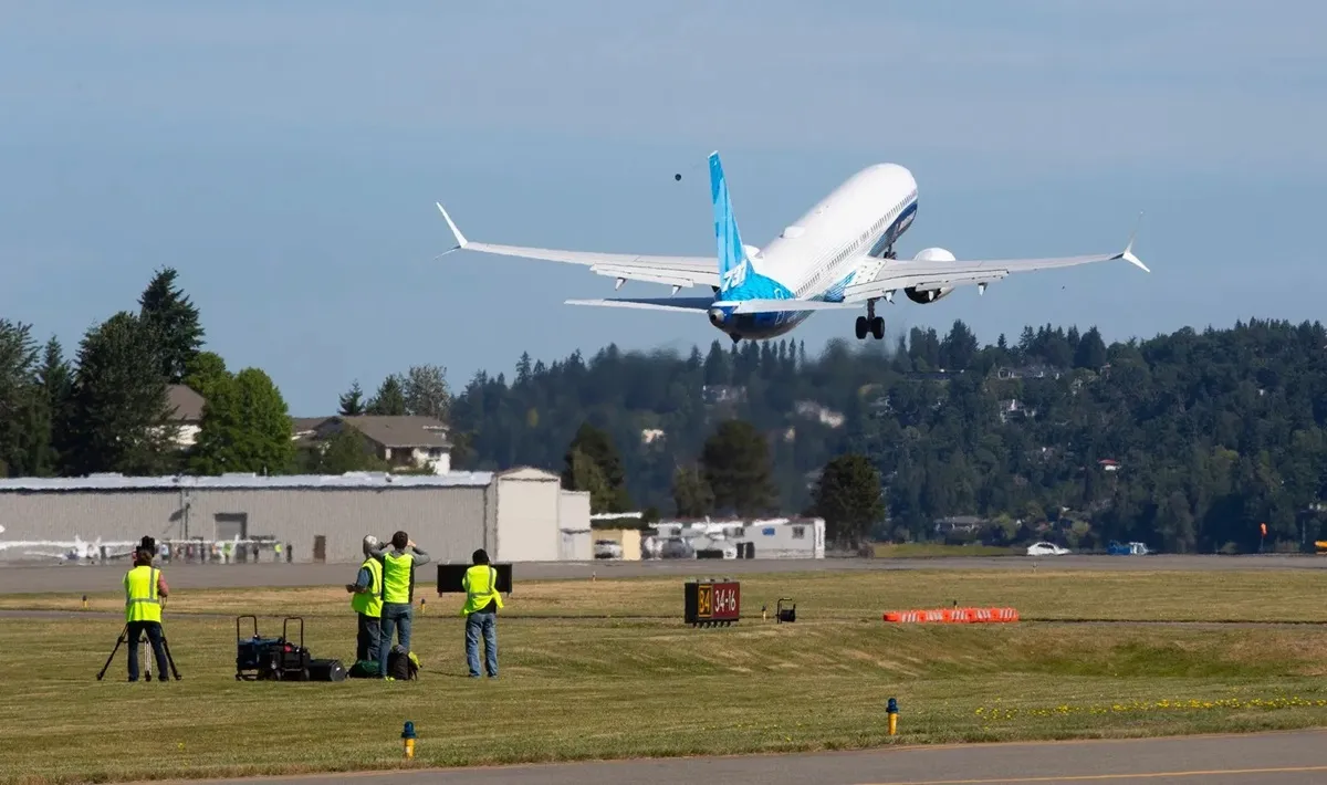 FAA examines Boeing 737 smoke risks after bird strikes