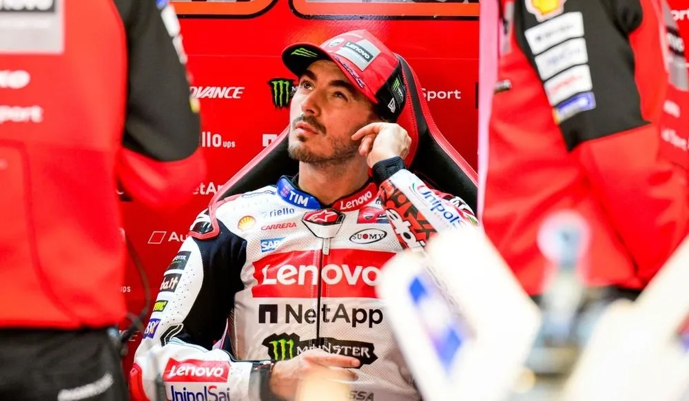 Pecco Bagnaia and the radio: "I don't like it, it doesn't work, and it's annoying."