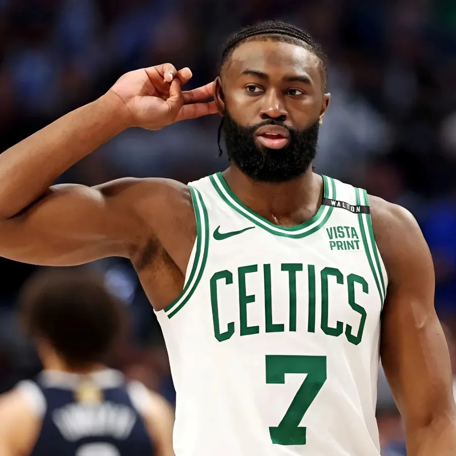 Jaylen Brown links up with Bill Nye after Celtics' big outing vs. Wizards