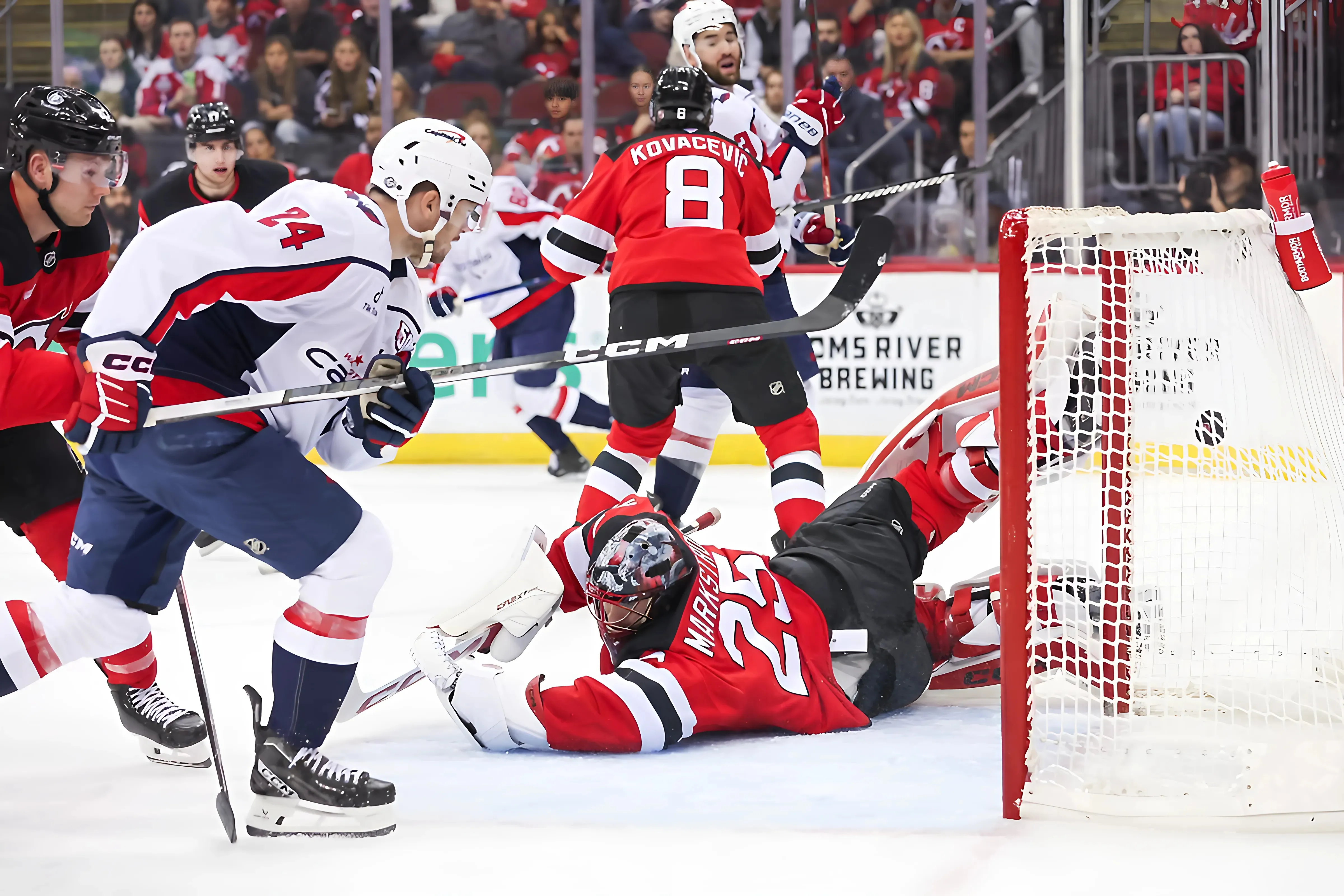 Washington Capitals once again falter on home ice to the New Jersey Devils trucc