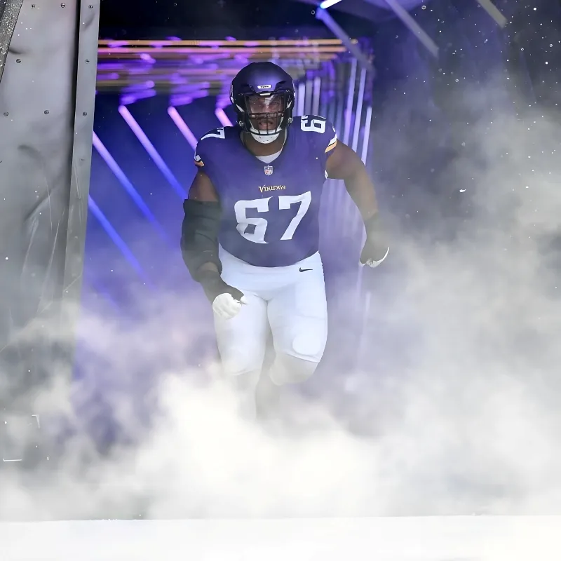 Vikings Starter’s Reaction to Benching, Dalton Risner Turns Heads