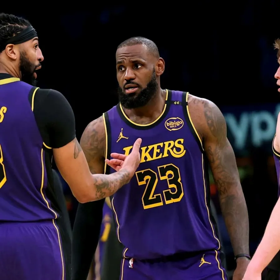 What should the Lakers prioritize on the trade market?