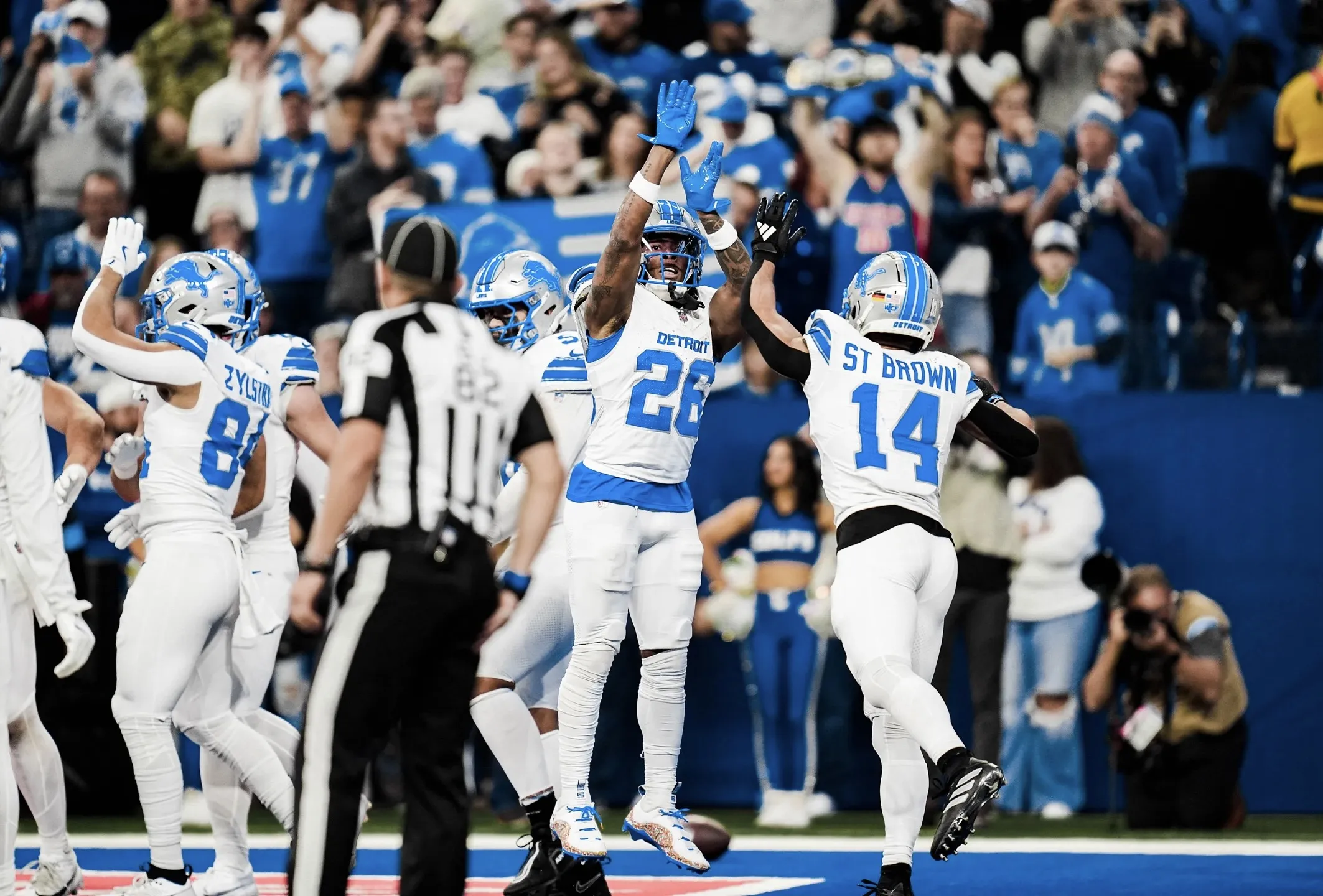 Lions pull off franchise first with win over Colts