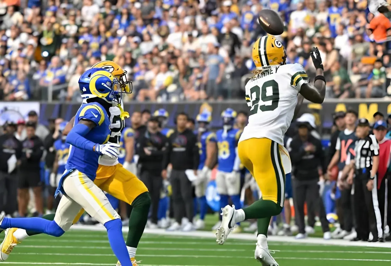 BREAKING: Turning point: Xavier McKinney takeaway leads to Packers blowout