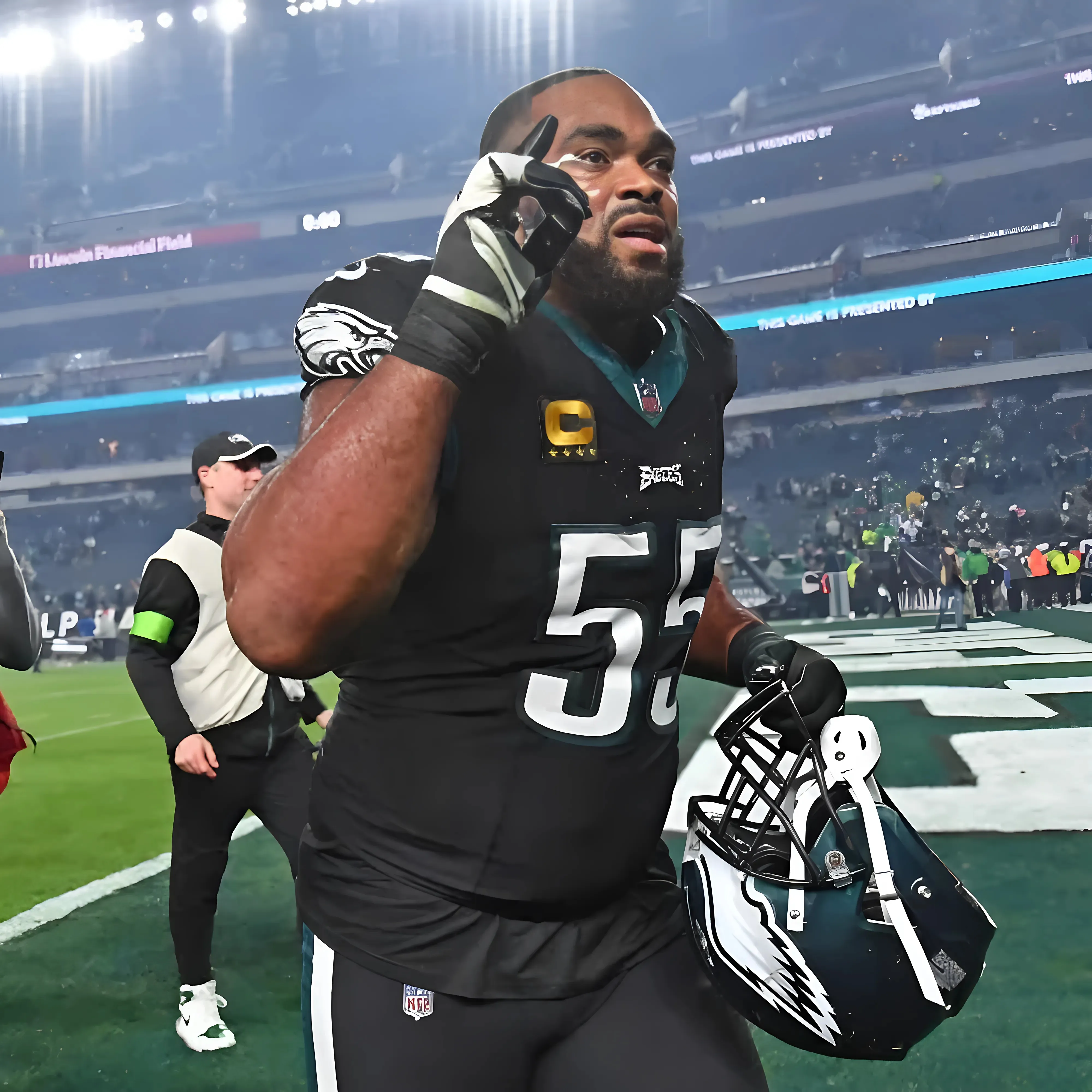 Eagles All-Pro Brandon Graham Reveals the Painful Injury That Ended His Season Against the Rams, Raising Questions About His Career Future - suong