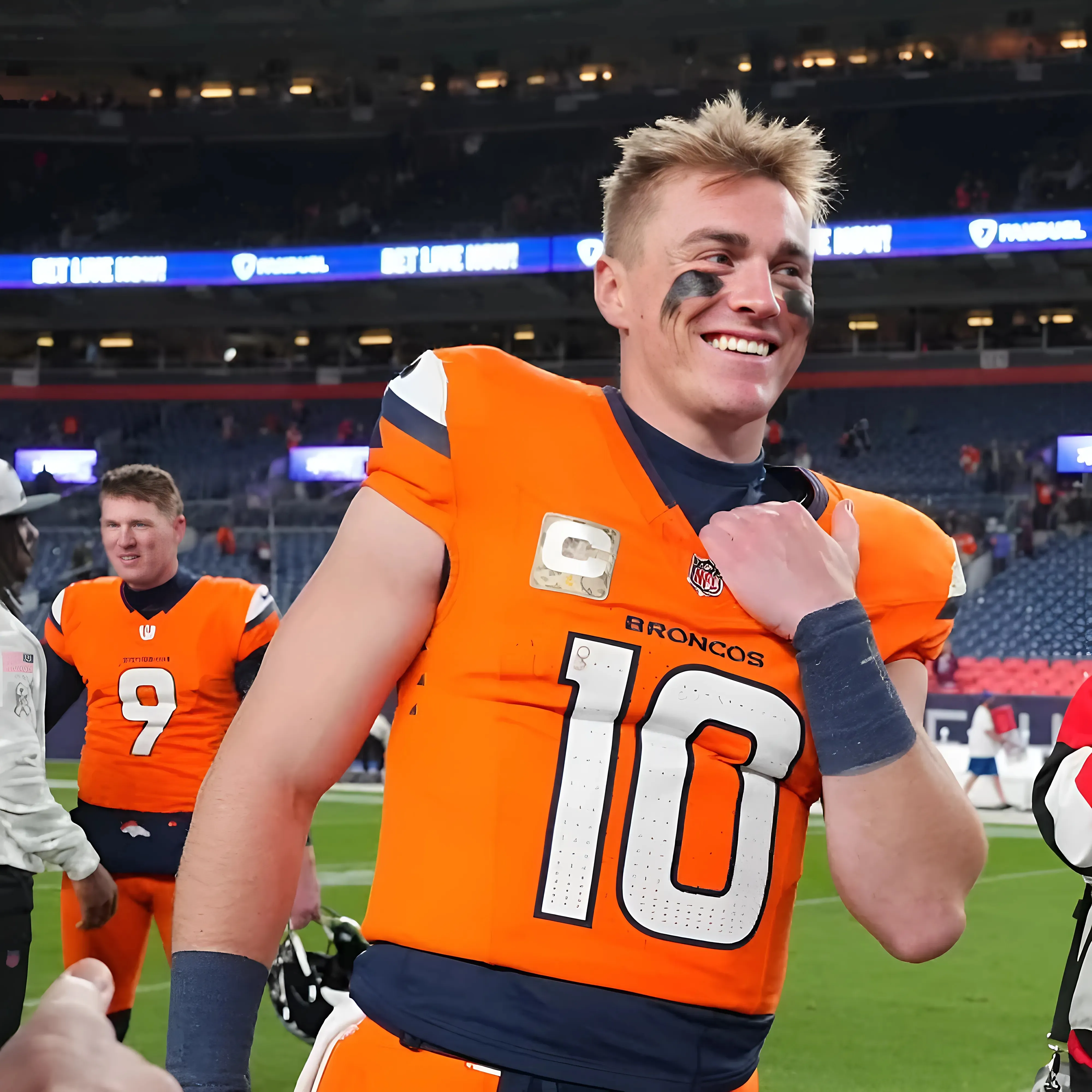 Bo Nix Shines as His Wife Sets Social Media Ablaze with a Viral Statement After the Broncos-Raiders Game! - suong