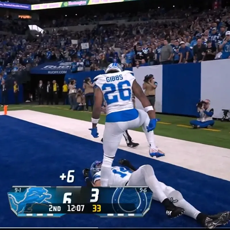 Lions RB Jahmyr Gibbs Breaks Out Allen Iverson-Inspired Touchdown Celebration