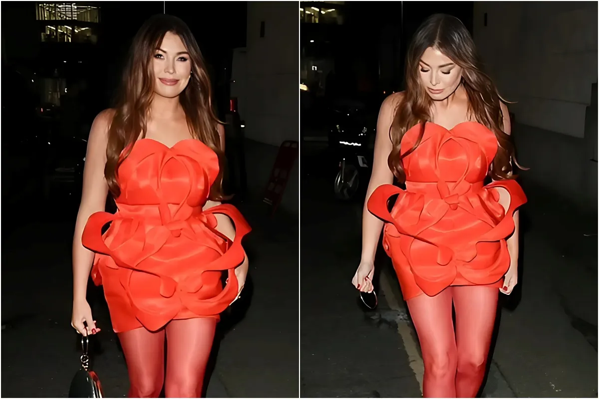 Jess Wright suffers awkward mishap after her handbag breaks strewing its contents across the street at star-studded 2024 Beauty Awards liennhi