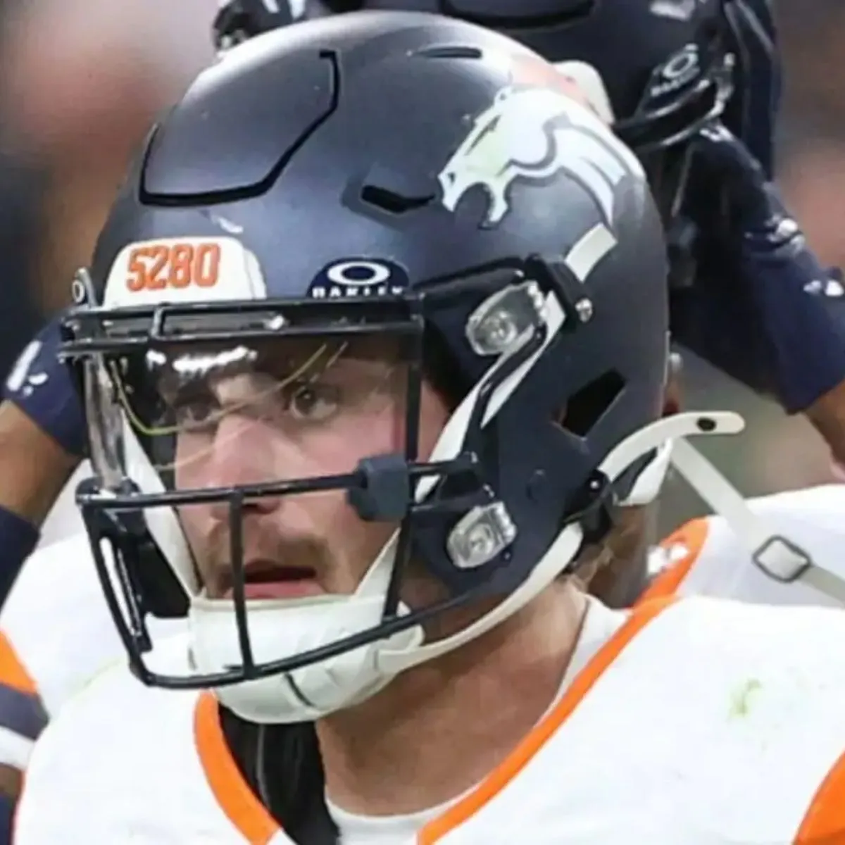 Broncos Urged to Sign Polarizing $89 Million Pro Bowler Amid Starter’s Injury